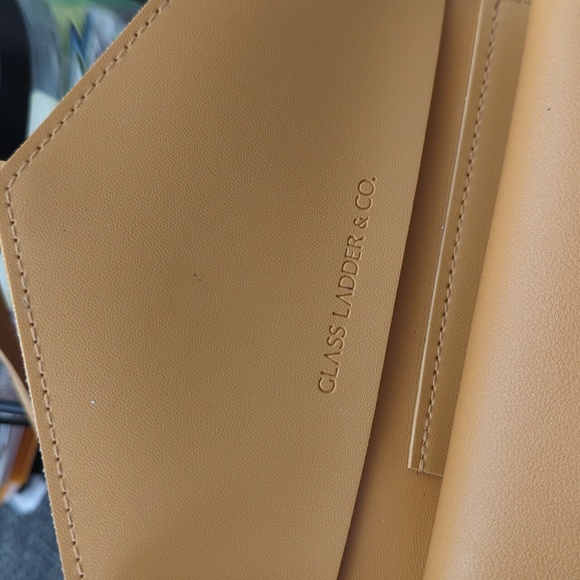 Glass Ladder & Co Katherine tech roll - Picture 5 of 6